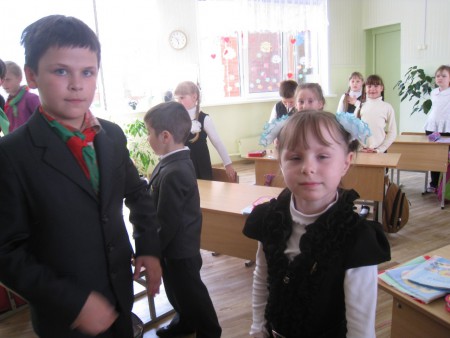 Пионеры поздравляют нас